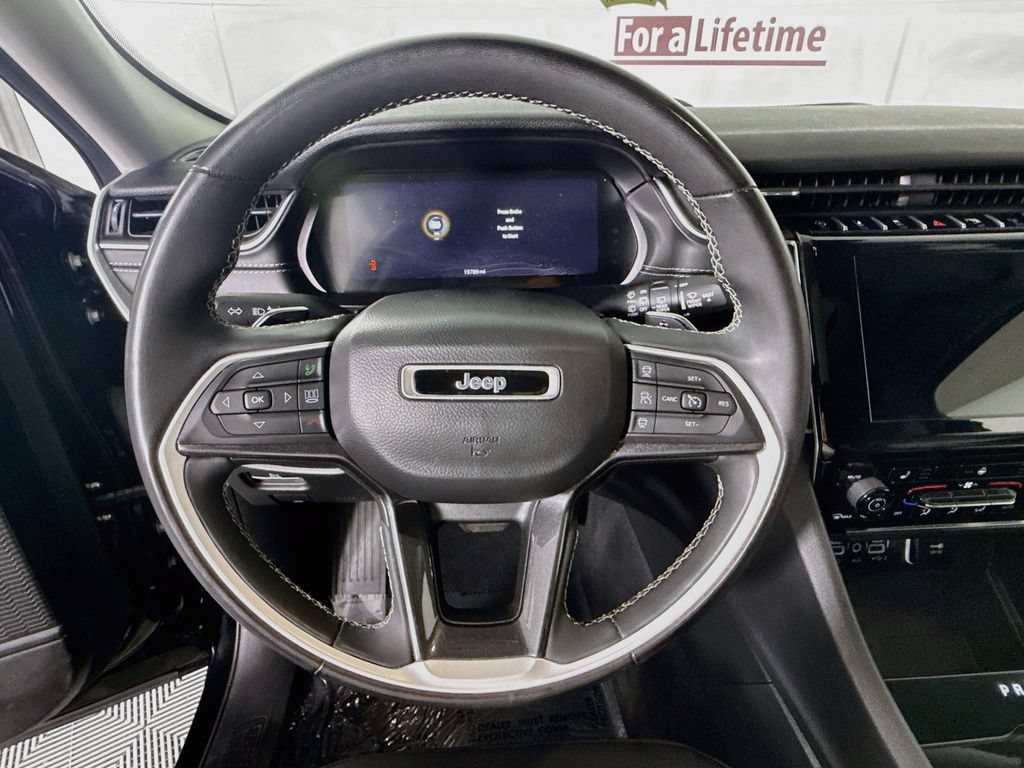 Used 2023 Jeep Grand Cherokee Laredo w/ Luxury Tech Group I AWD/4WD image 20