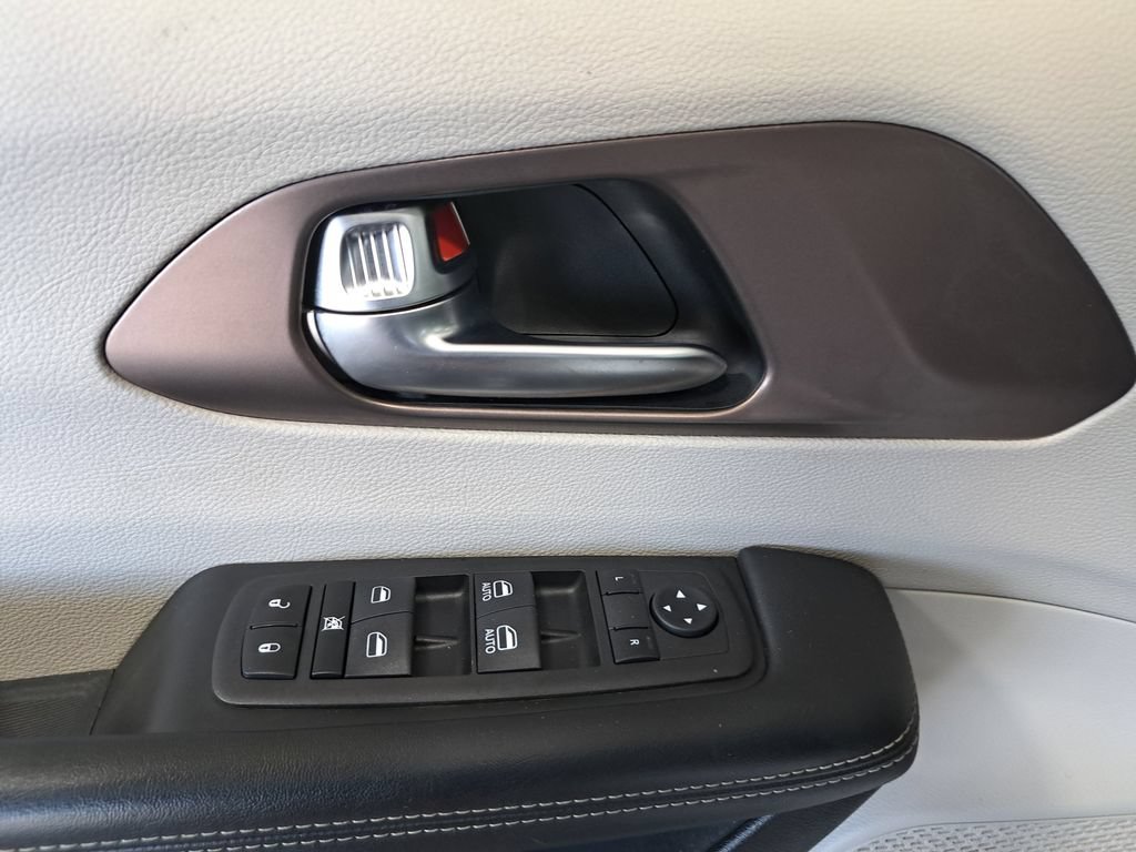 Used 2023 Chrysler Voyager LX FWD image 28