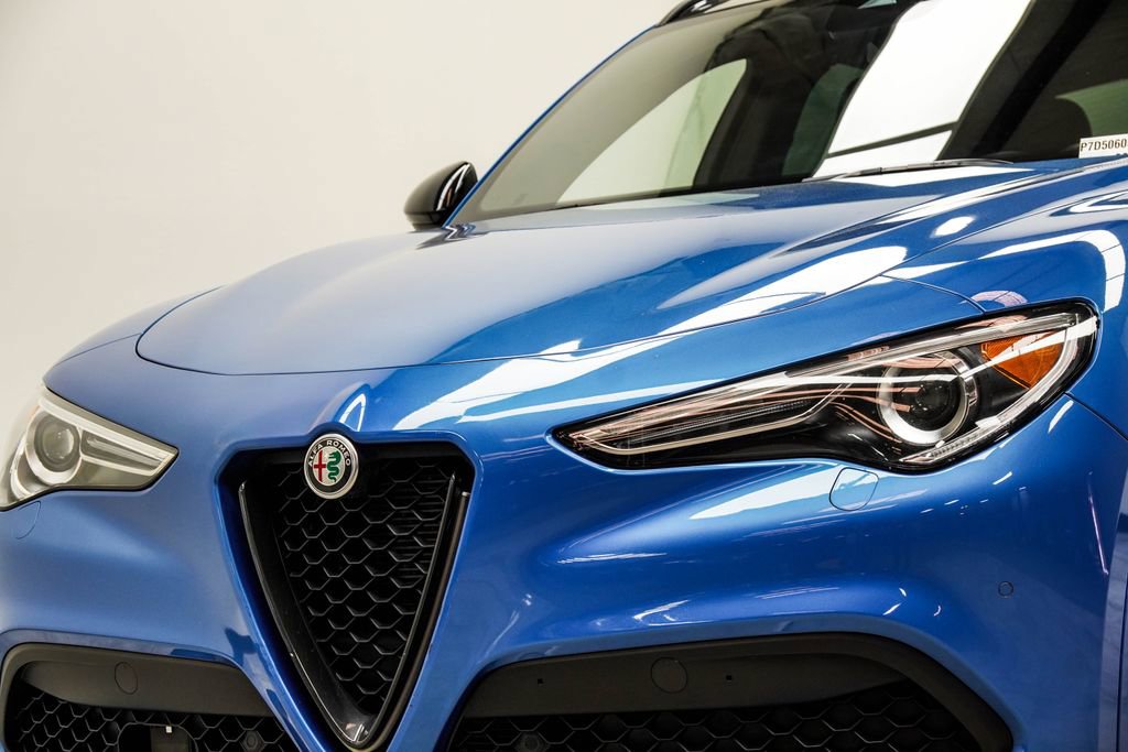 Used 2023 Alfa Romeo Stelvio Veloce image 2