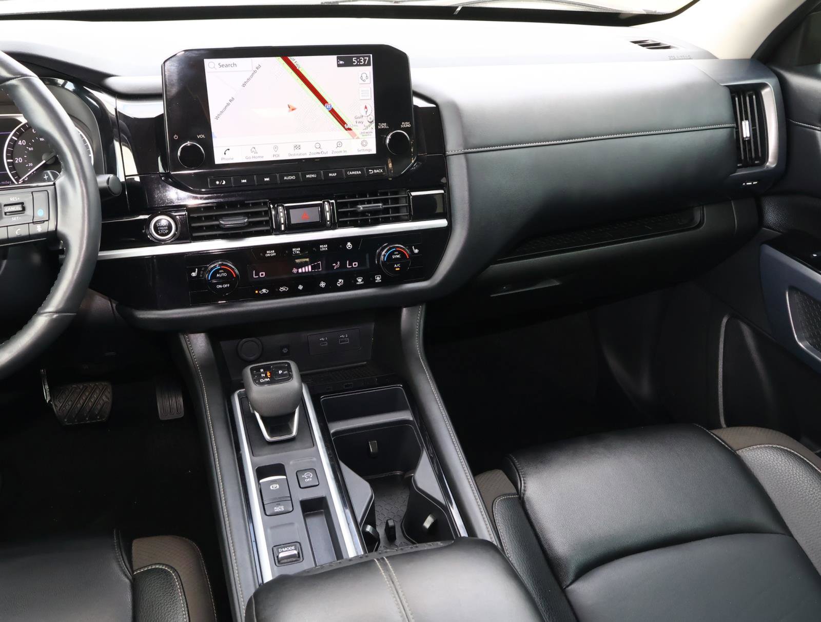 Used 2024 Nissan Pathfinder SL FWD image 11