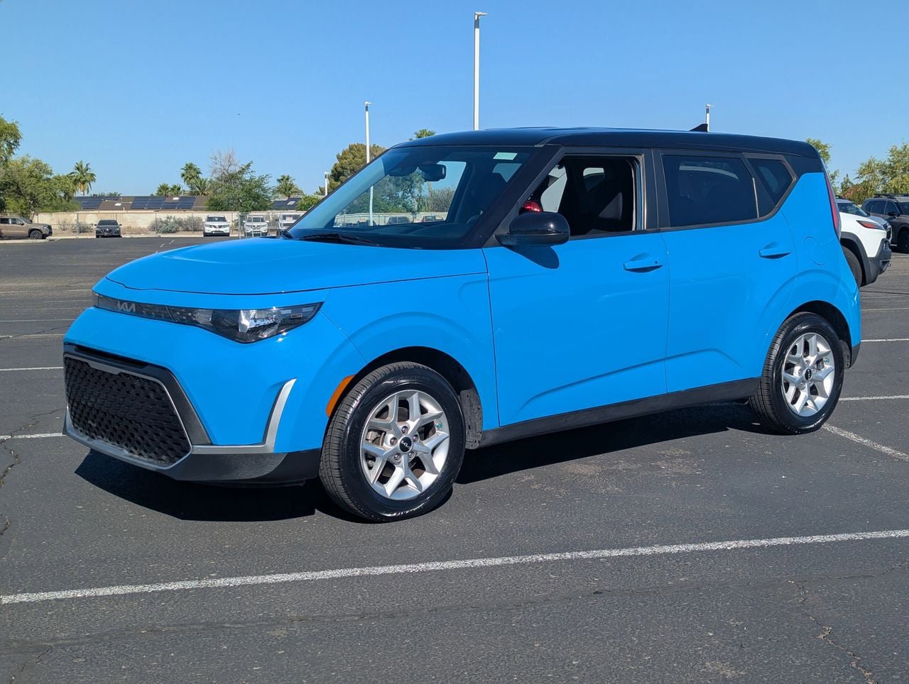 Used 2023 Kia Soul S FWD image 2