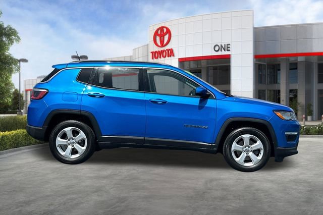 Used 2019 Jeep Compass Latitude w/ Popular Equipment Group FWD image 3