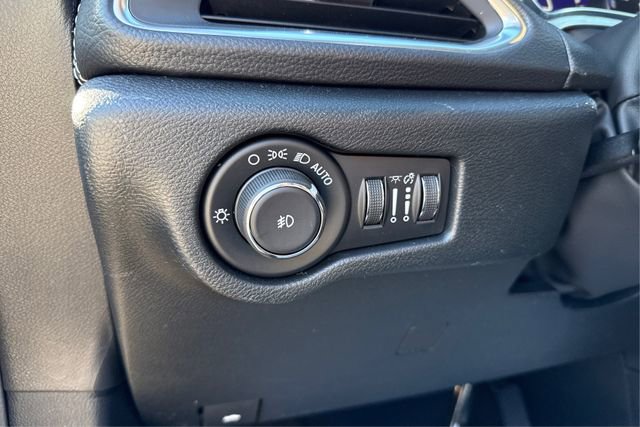 New 2026 Chrysler Pacifica Limited w/ Uconnect Theater Family Group image 17