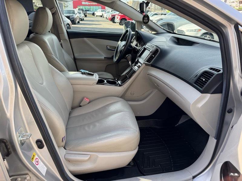 Used 2011 Toyota Venza w/ Convenience Pkg image 9
