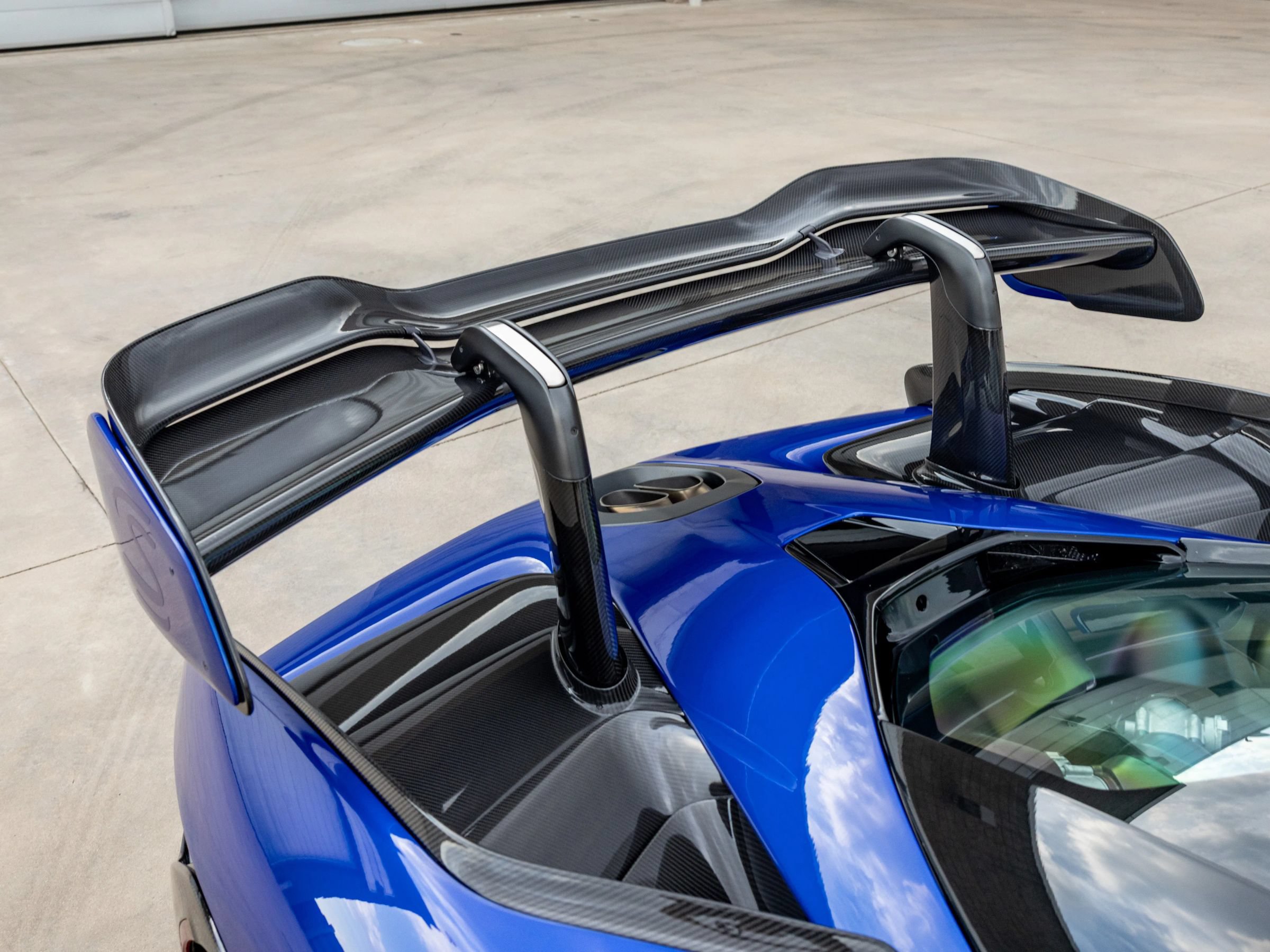 Used 2019 McLaren Senna RWD image 37