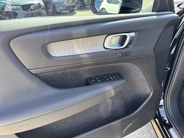Certified 2025 Volvo XC40 B5 Core w/ Protection Package Premier AWD/4WD image 13