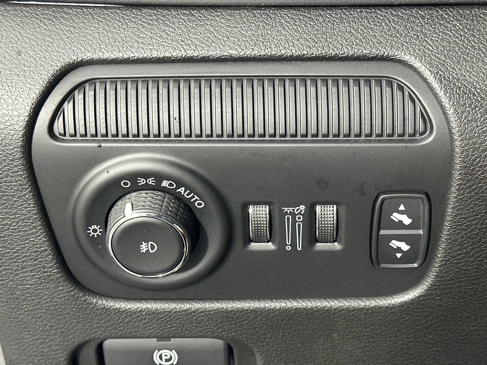 Used 2024 Jeep Wagoneer L Series III w/ Flexible Seating Group AWD/4WD image 21