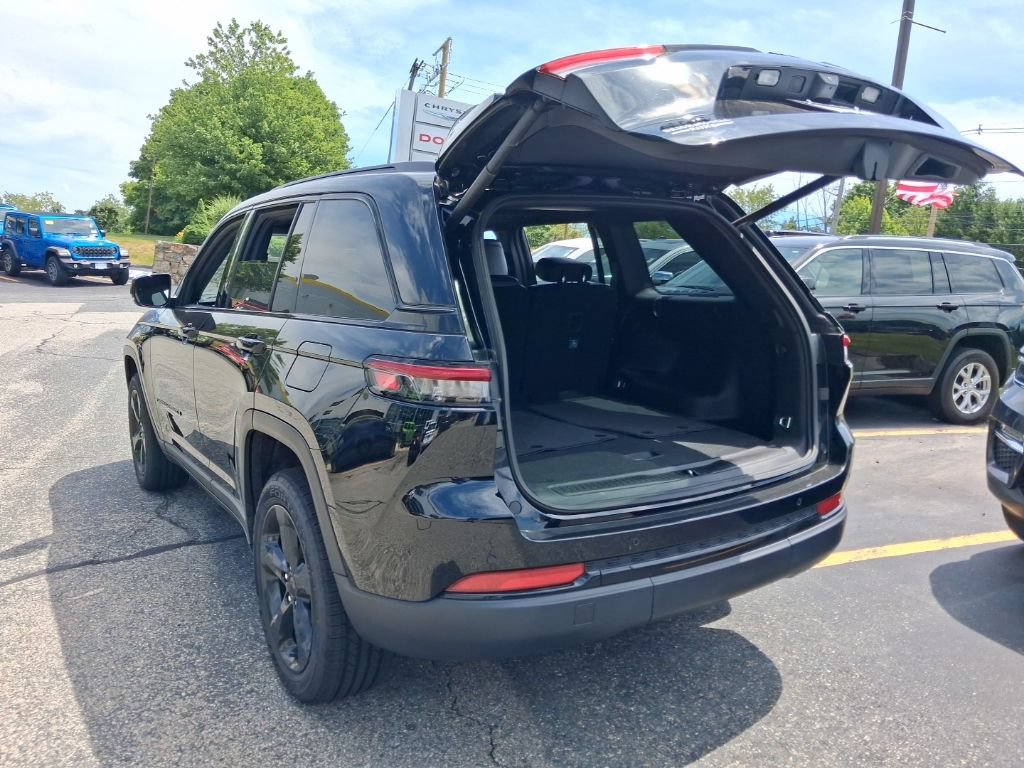 Certified 2023 Jeep Grand Cherokee Altitude AWD/4WD image 10