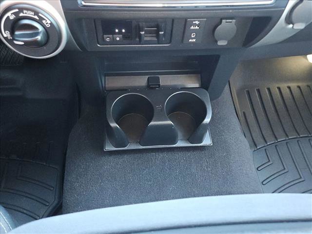 Used 2017 Nissan Titan SV image 11