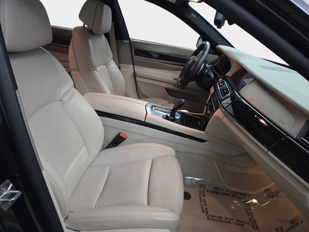 Used 2014 BMW 750Li xDrive AWD/4WD image 10