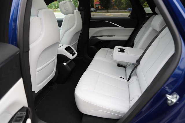 Used 2024 Cadillac Lyriq Luxury image 12