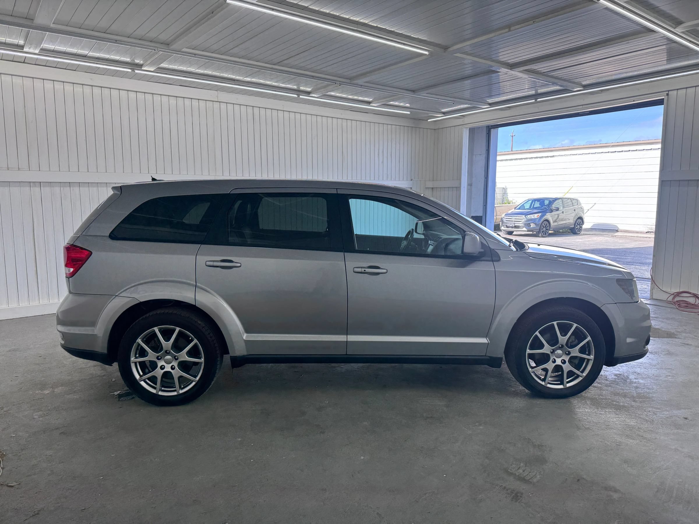Used 2015 Dodge Journey R/T w/ Flexible Seating Group FWD image 4