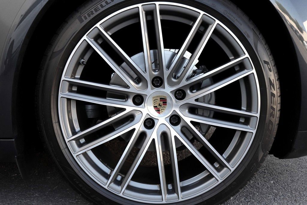 Used 2018 Porsche Panamera 4S w/ Premium Package Plus AWD/4WD image 89