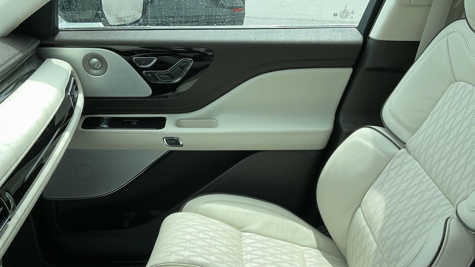 Used 2024 Lincoln Aviator Black Label AWD/4WD image 17