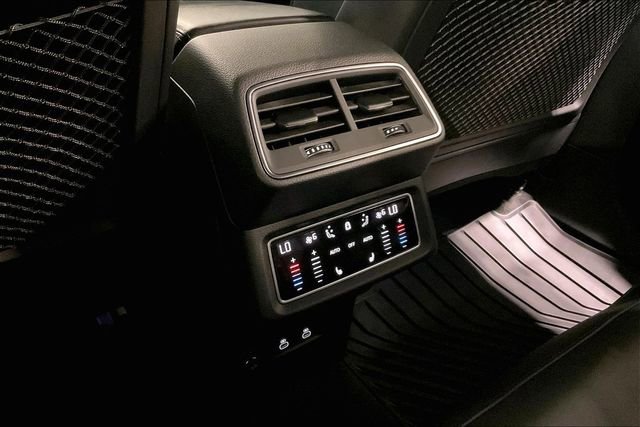 Used 2023 Audi e-tron Prestige w/ Prestige Package image 34