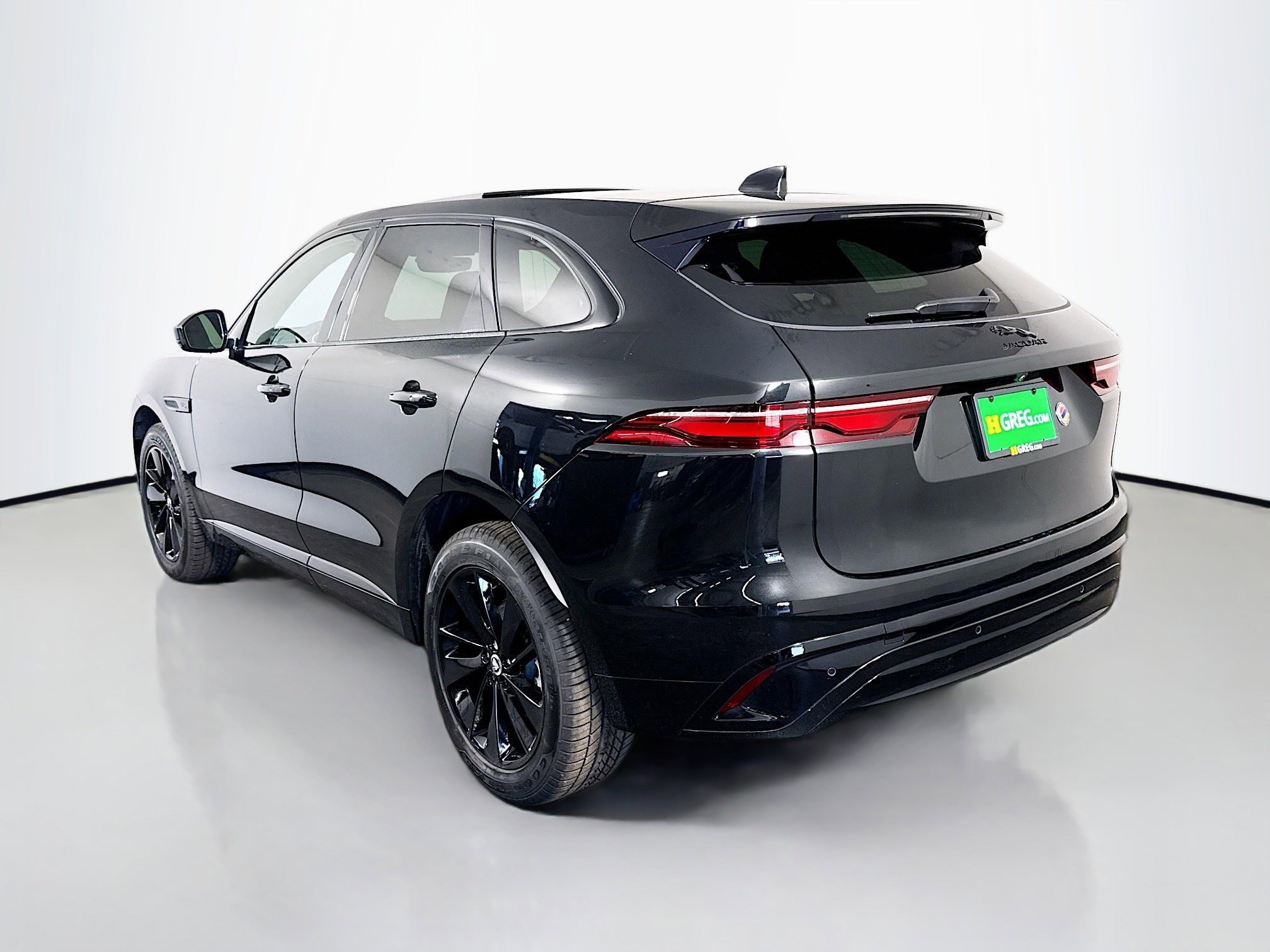 Used 2025 Jaguar F-PACE R-Dynamic S image 7