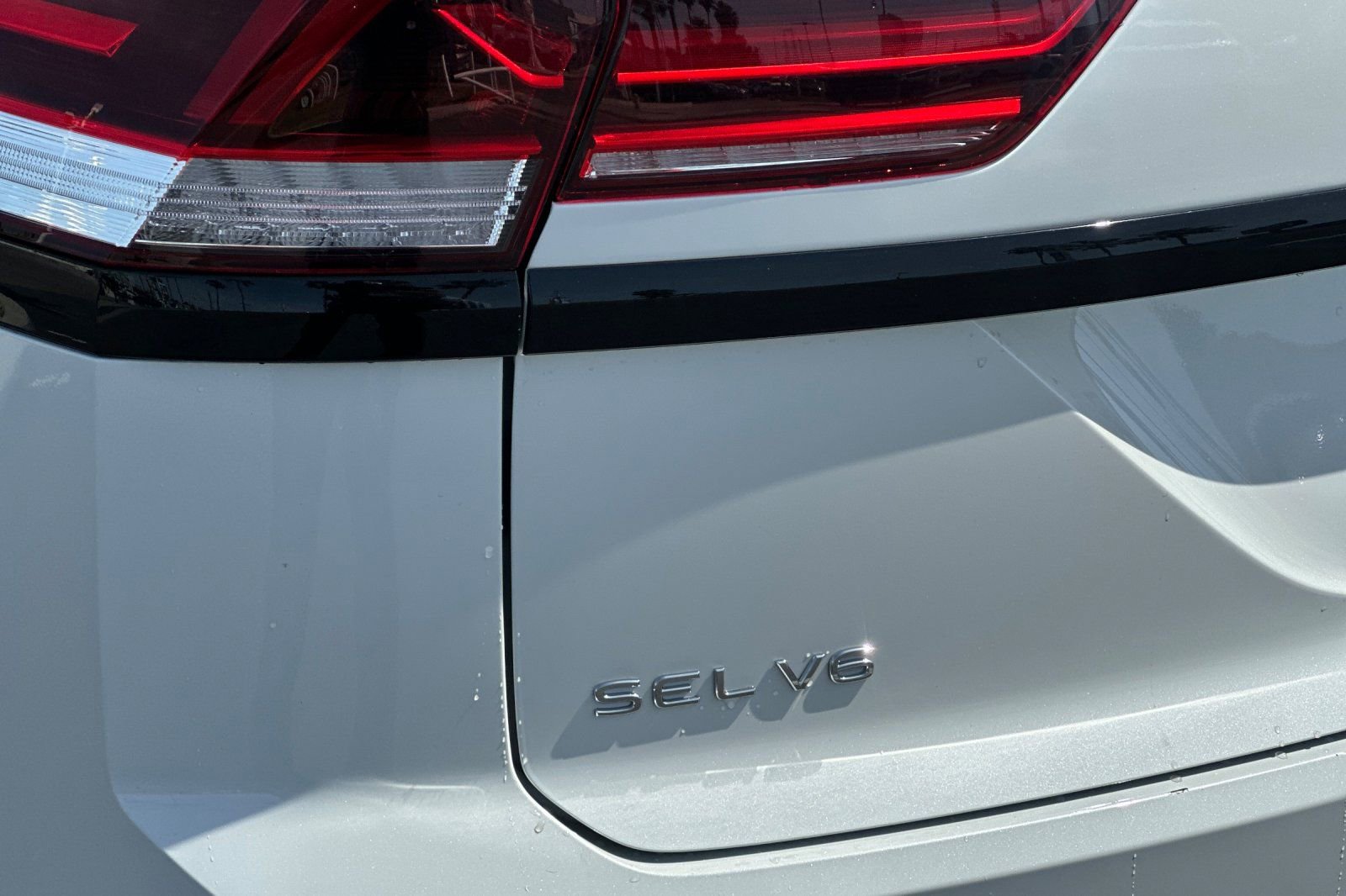 Certified 2023 Volkswagen Atlas Cross Sport SEL R-Line image 27