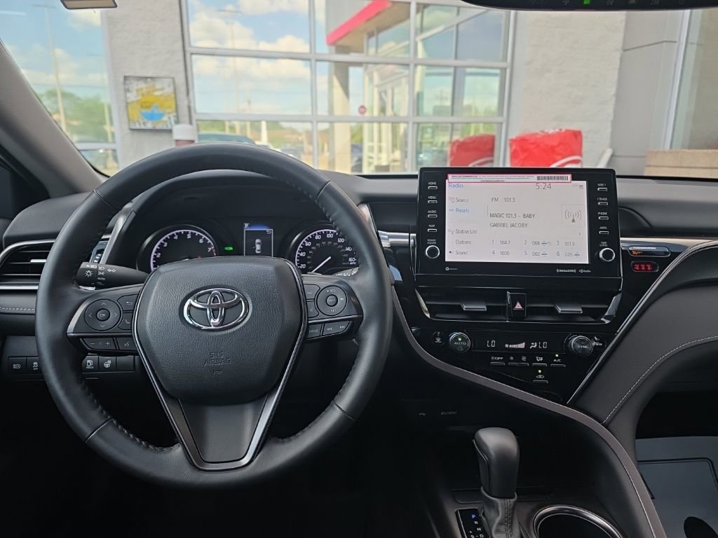 Used 2024 Toyota Camry SE w/ Cold Weather Package FWD image 11