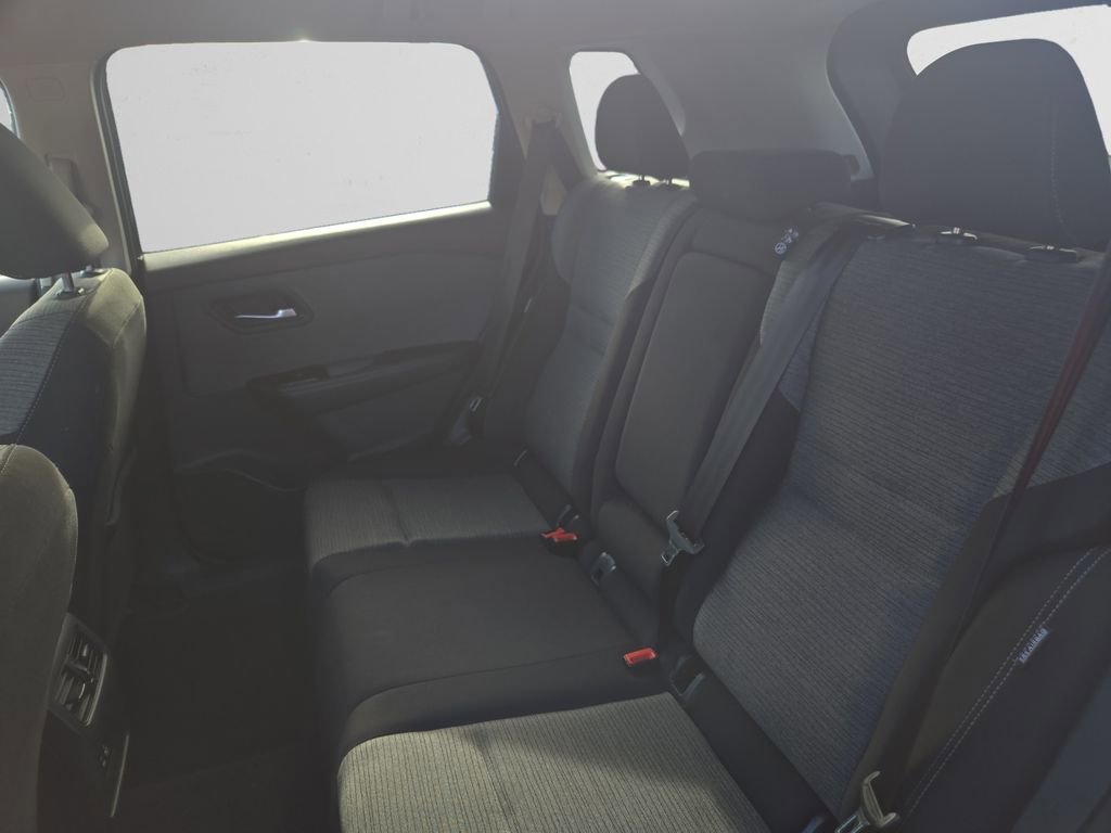 Used 2023 Nissan Rogue SV image 14