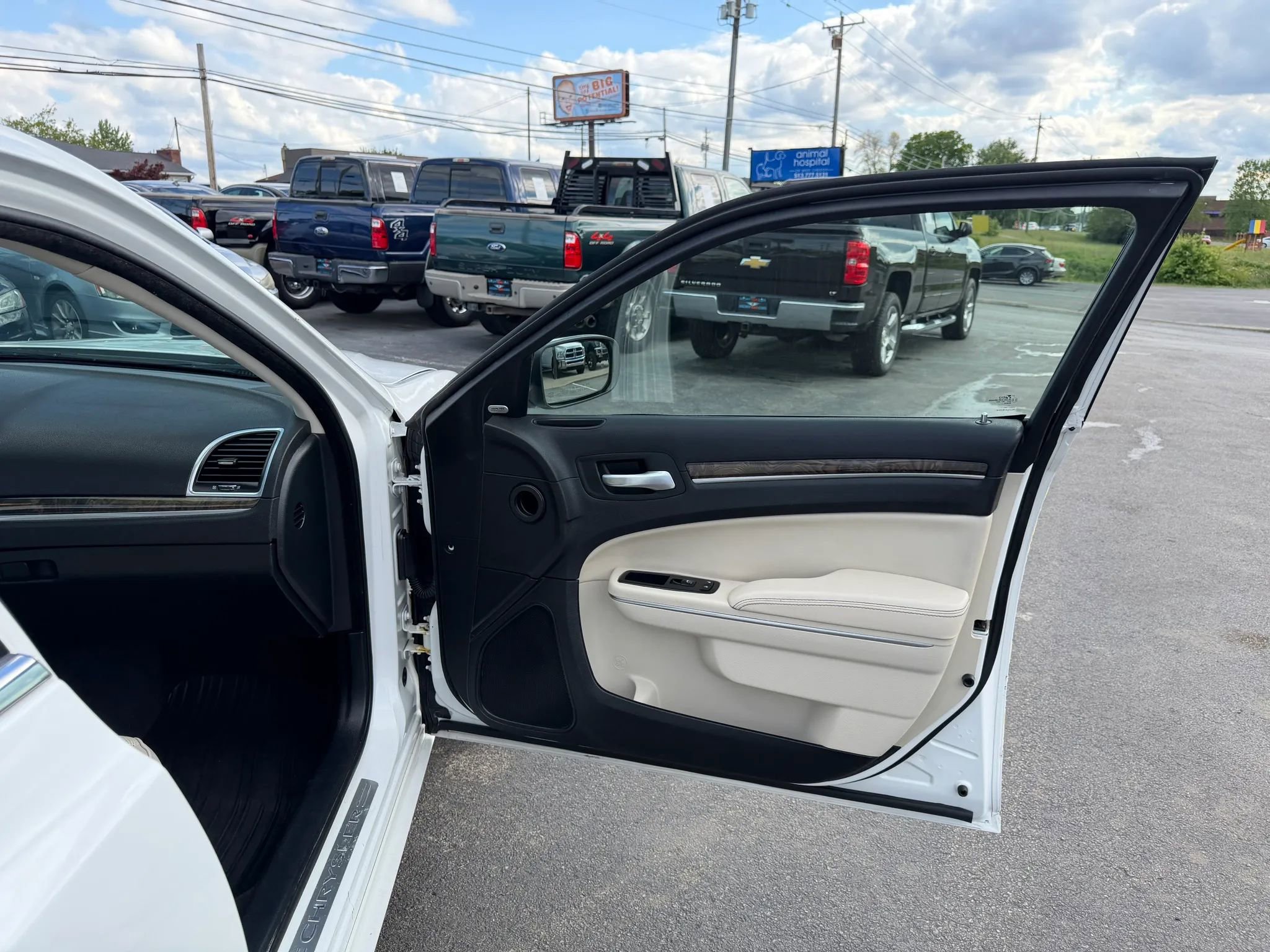 Used 2015 Chrysler 300 C w/ Light Group AWD/4WD image 44