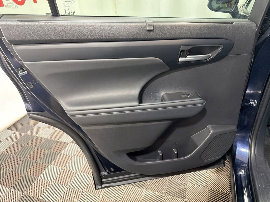 Used 2025 Toyota Highlander XSE AWD/4WD image 20