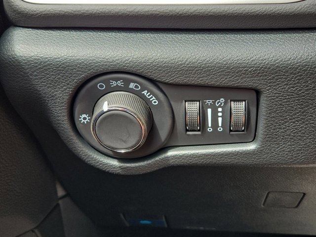 New 2026 Chrysler Voyager LX image 23