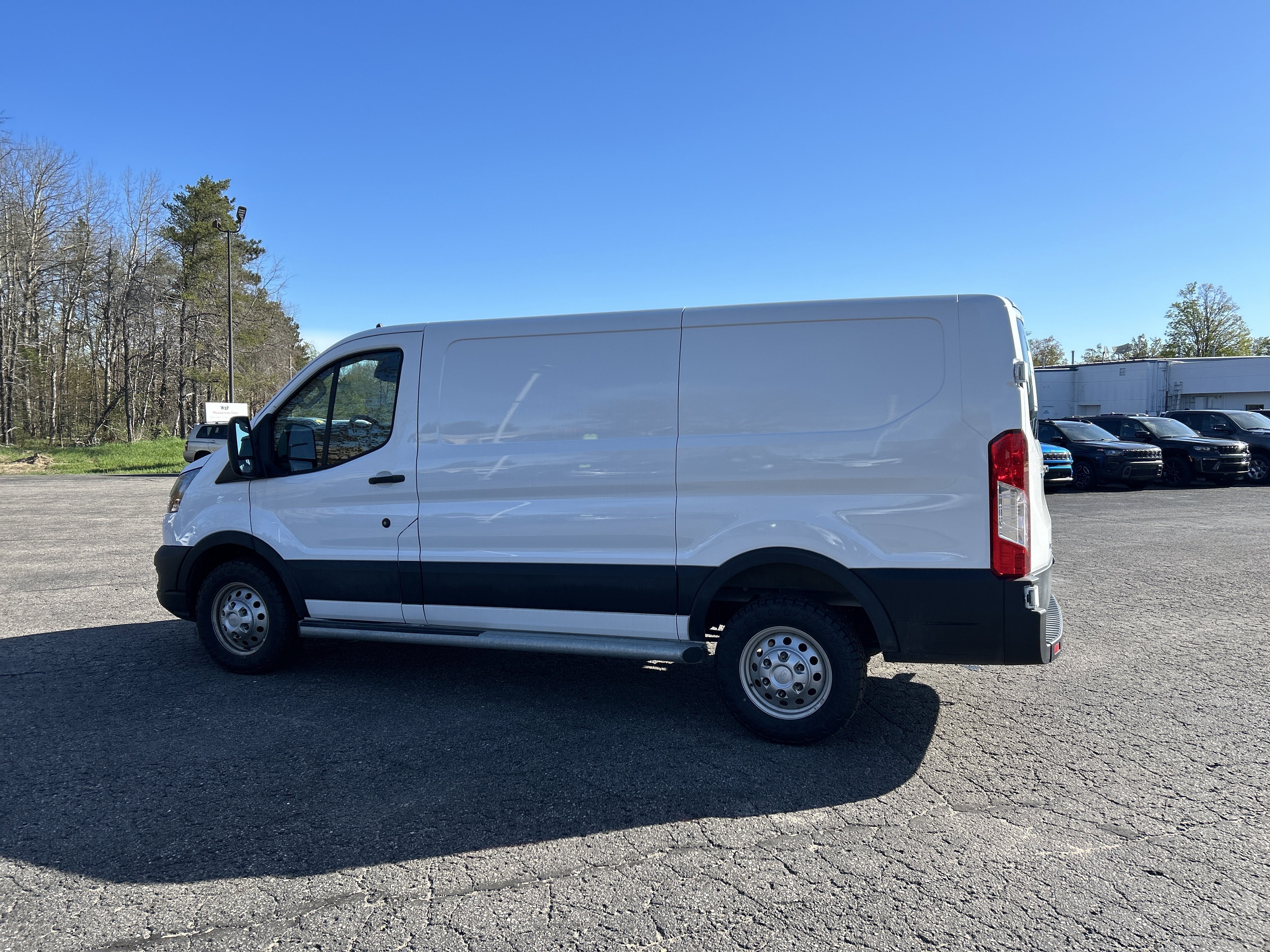 Used 2024 Ford Transit 250 Low Roof AWD w/ Exterior Upgrade Package image 5