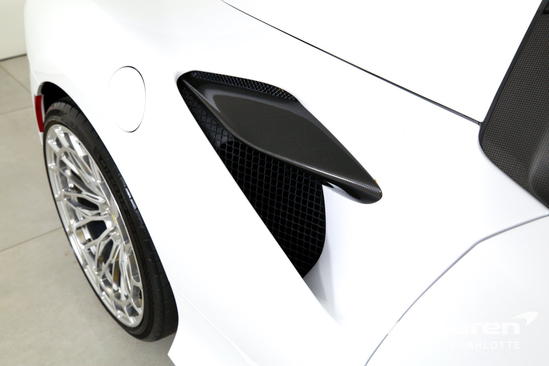 Used 2023 Ferrari F8 Tributo RWD image 31