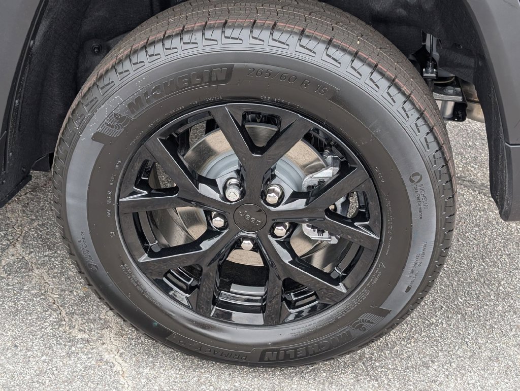 New 2026 Jeep Grand Cherokee Altitude RWD image 8