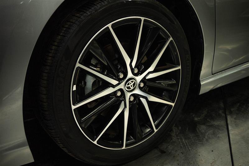 Used 2024 Toyota Camry SE FWD image 3