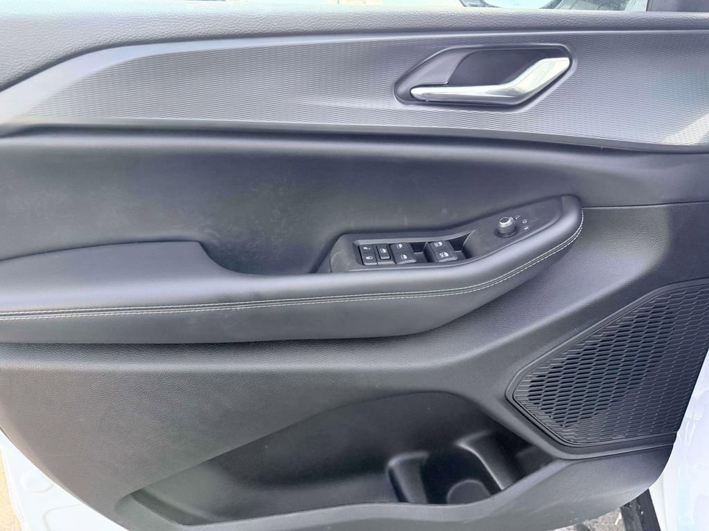 Used 2024 Jeep Grand Cherokee Altitude image 12