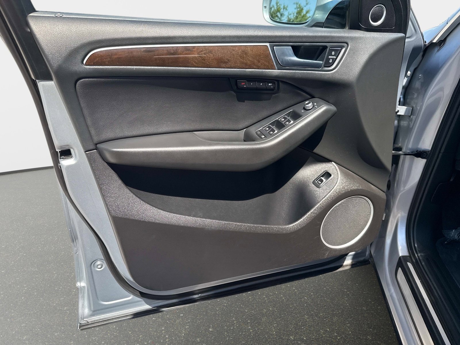 Used 2016 Audi Q5 2.0T Premium Plus w/ Technology Package image 16