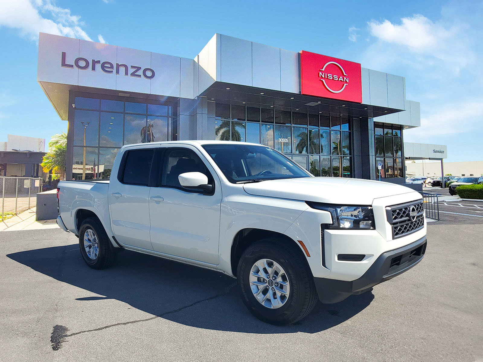 Used 2024 Nissan Frontier SV image 3