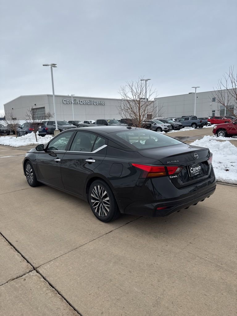 Used 2024 Nissan Altima 2.5 SV image 7