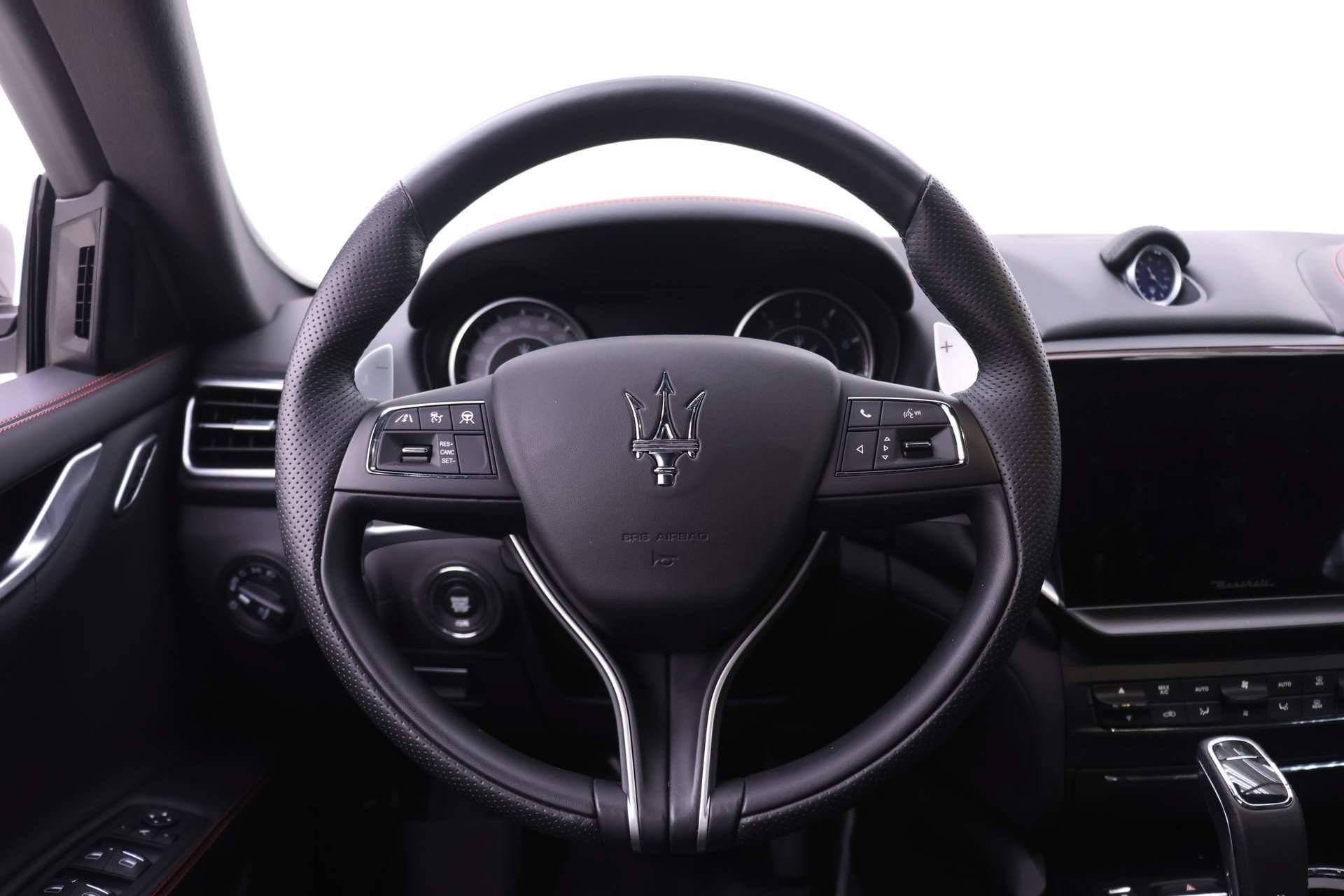 Used 2024 Maserati Ghibli Modena Q4 AWD/4WD image 17