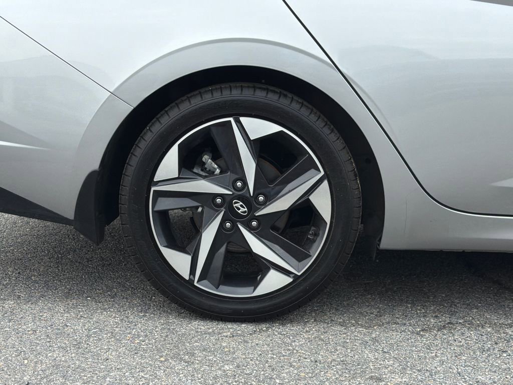 Used 2023 Hyundai Elantra Limited FWD image 6