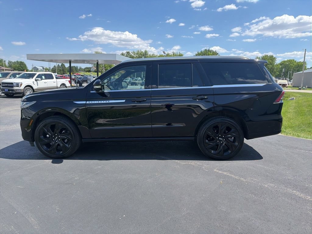 Used 2025 Lincoln Navigator Reserve AWD/4WD image 7