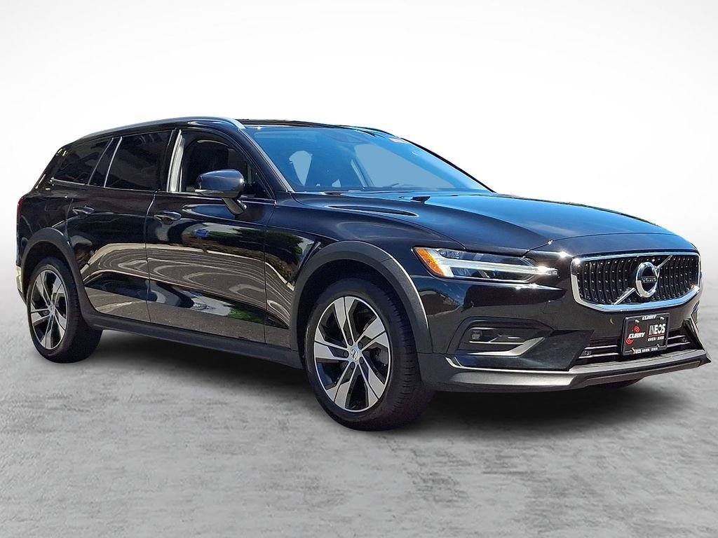 Used 2021 Volvo V60 T5 Cross Country AWD/4WD image 3