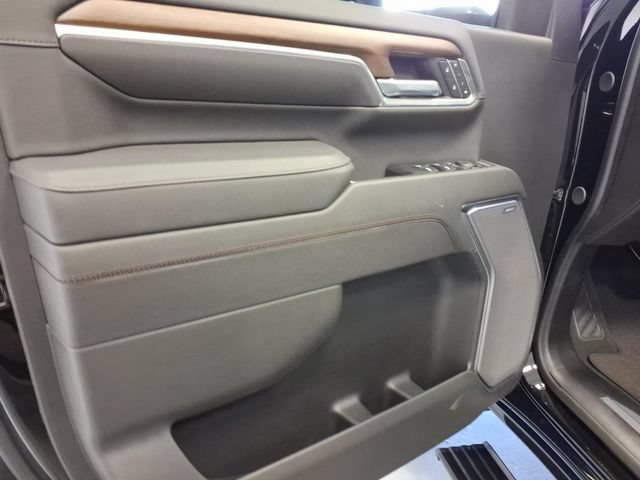 Used 2026 Chevrolet Silverado 2500 High Country w/ High Country Premium Package AWD/4WD image 14