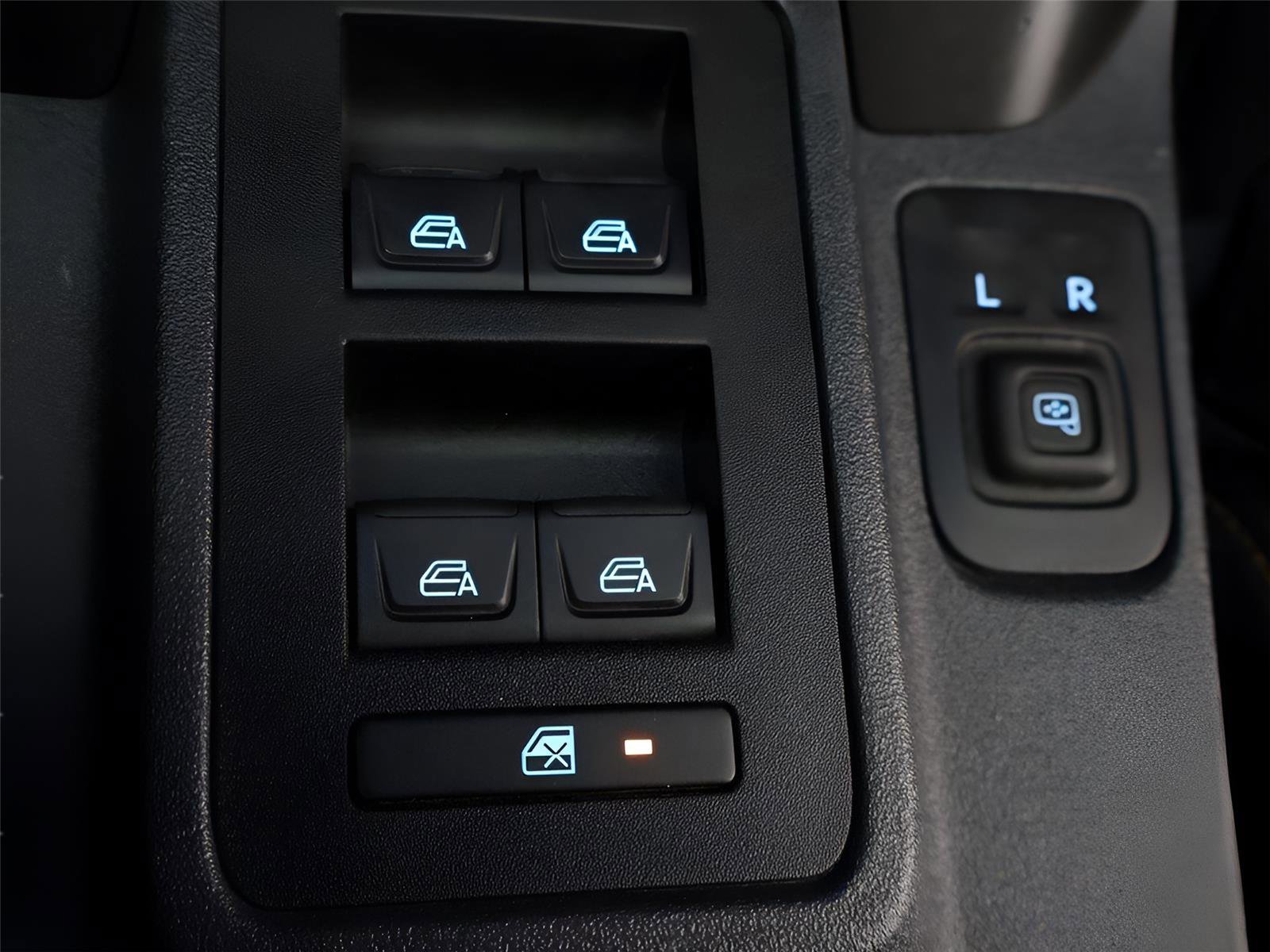 Used 2023 Ford Bronco Badlands image 41