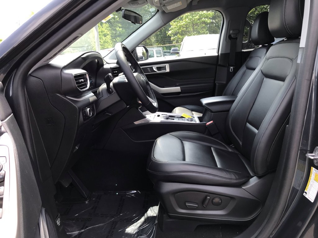 Used 2024 Ford Explorer XLT w/ Equipment Group 202A AWD/4WD image 11