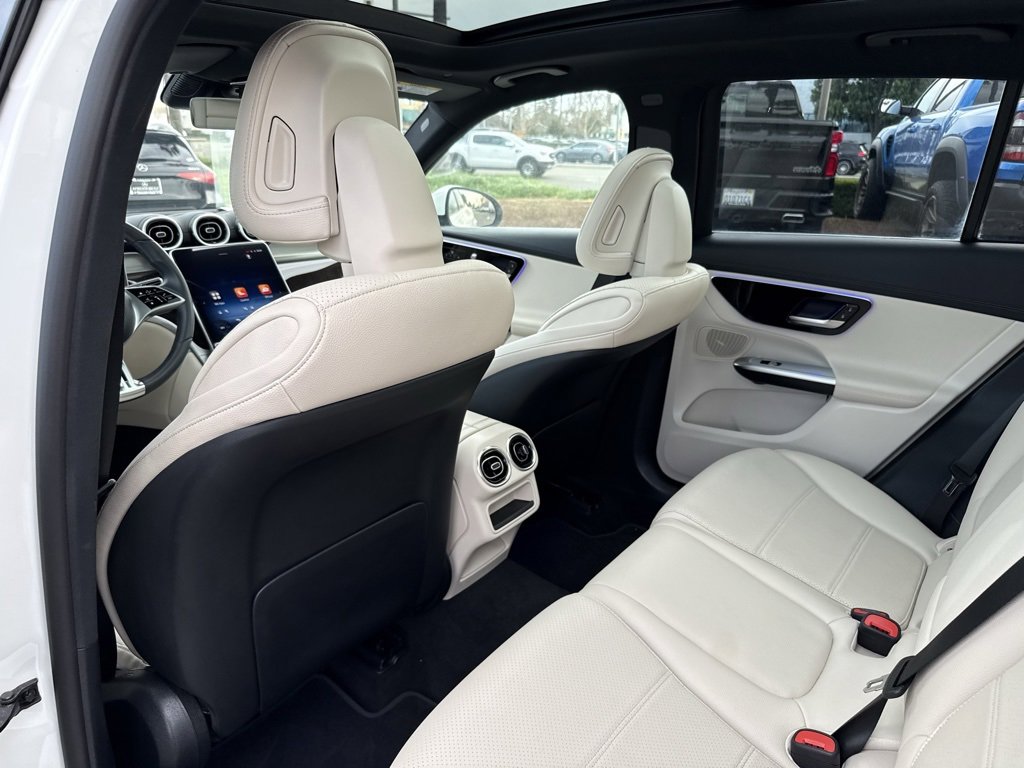 Used 2025 Mercedes-Benz GLC 300 4MATIC image 24