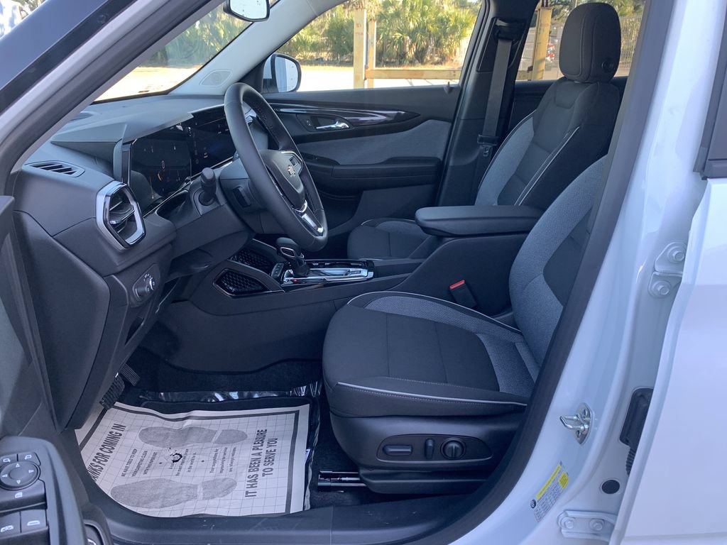 New 2025 Chevrolet TrailBlazer LT w/ Convenience Package FWD image 14