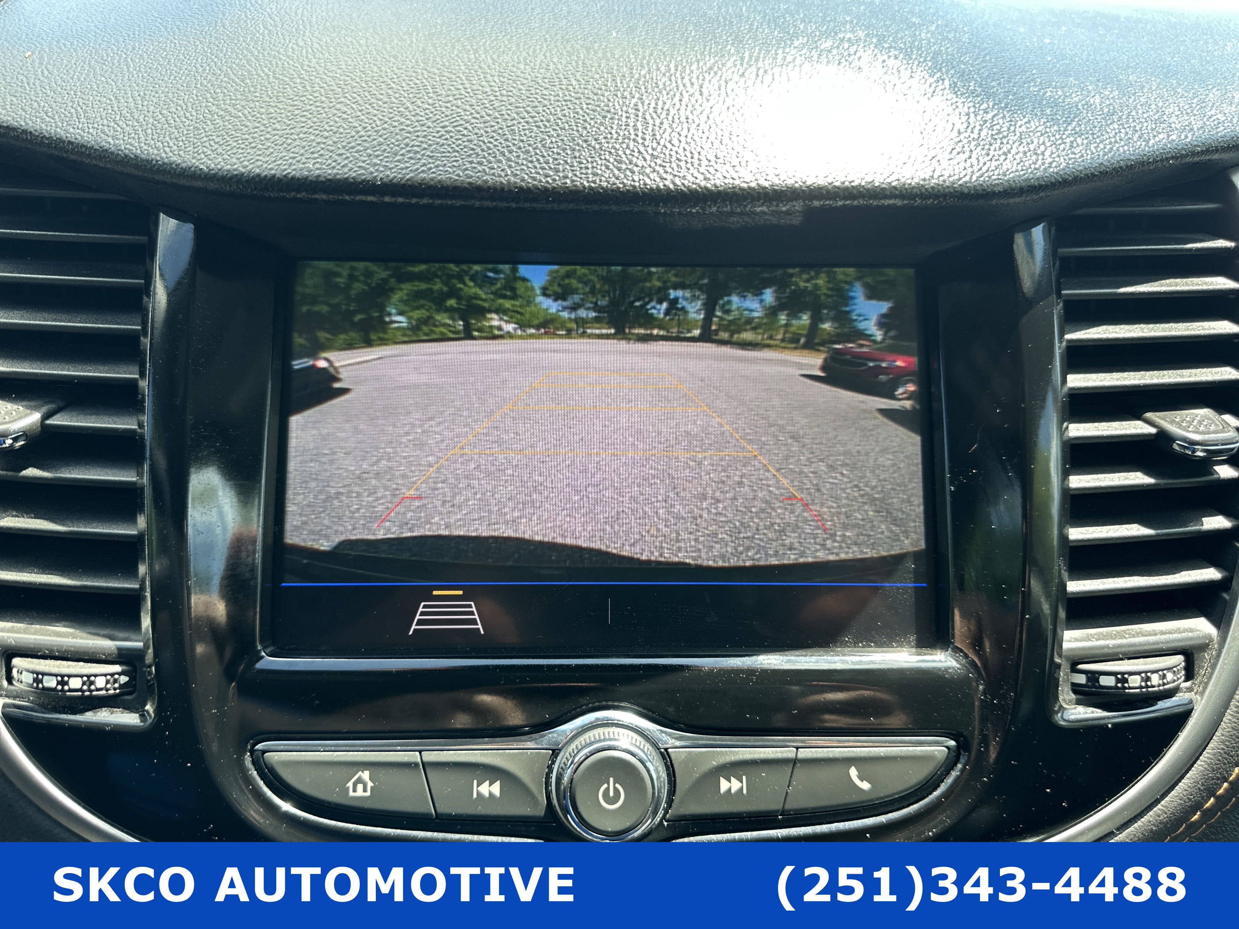 Used 2022 Chevrolet Trax LT w/ LT Convenience Package image 17