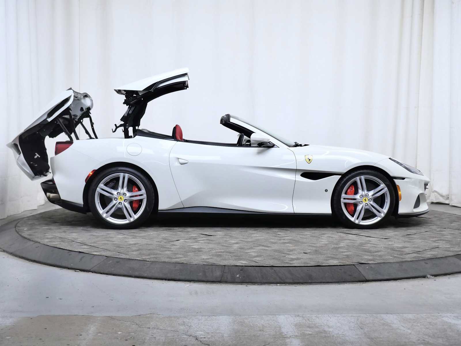 Certified 2022 Ferrari Portofino M RWD image 8
