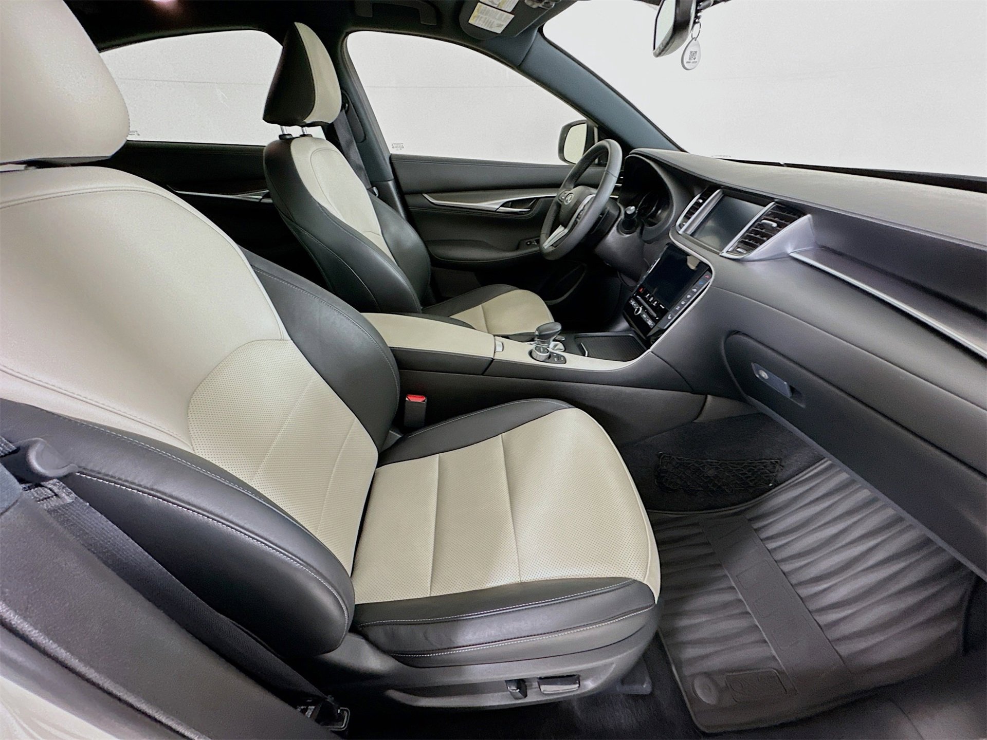 Used 2023 INFINITI QX55 Luxe w/ Cargo Package image 30