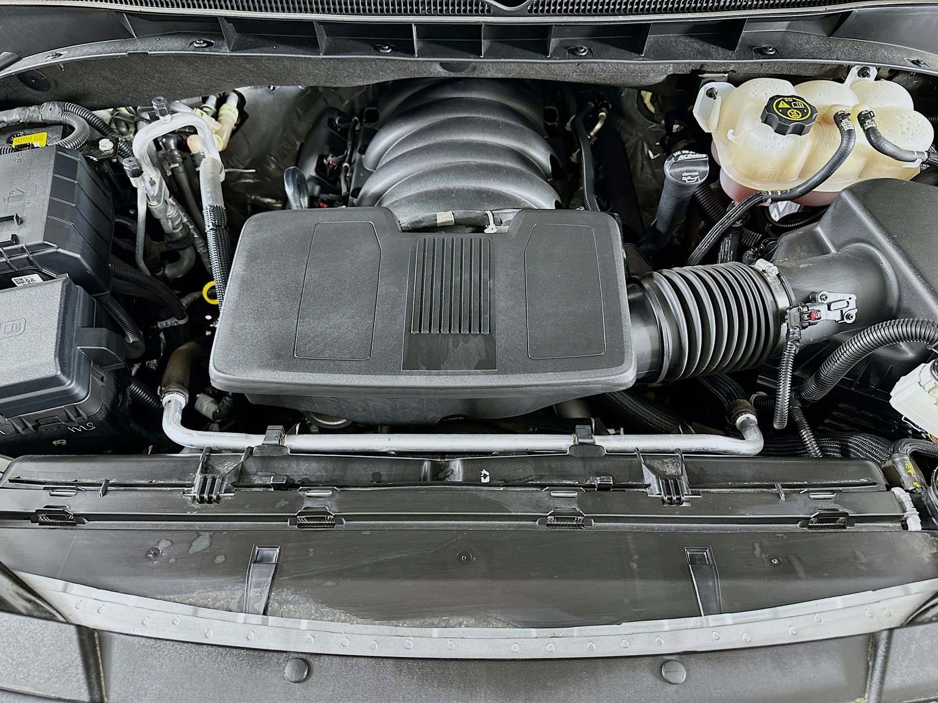 Used 2023 GMC Yukon XL SLT w/ LPO, Floor Liner Package image 33