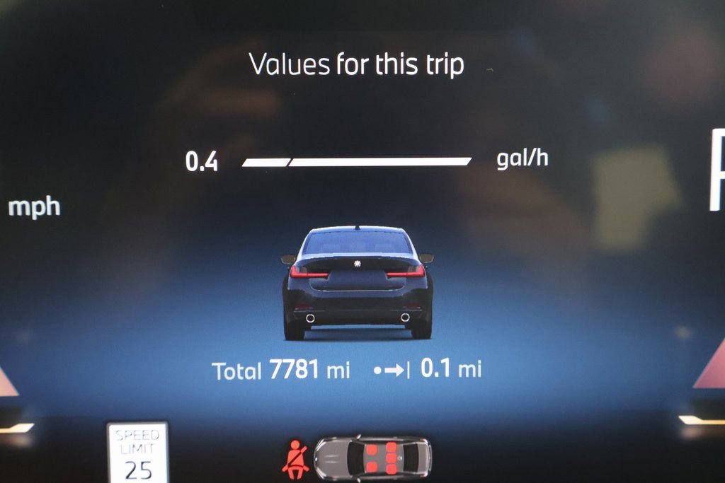 Used 2025 BMW 330i Sedan w/ Premium Package image 17