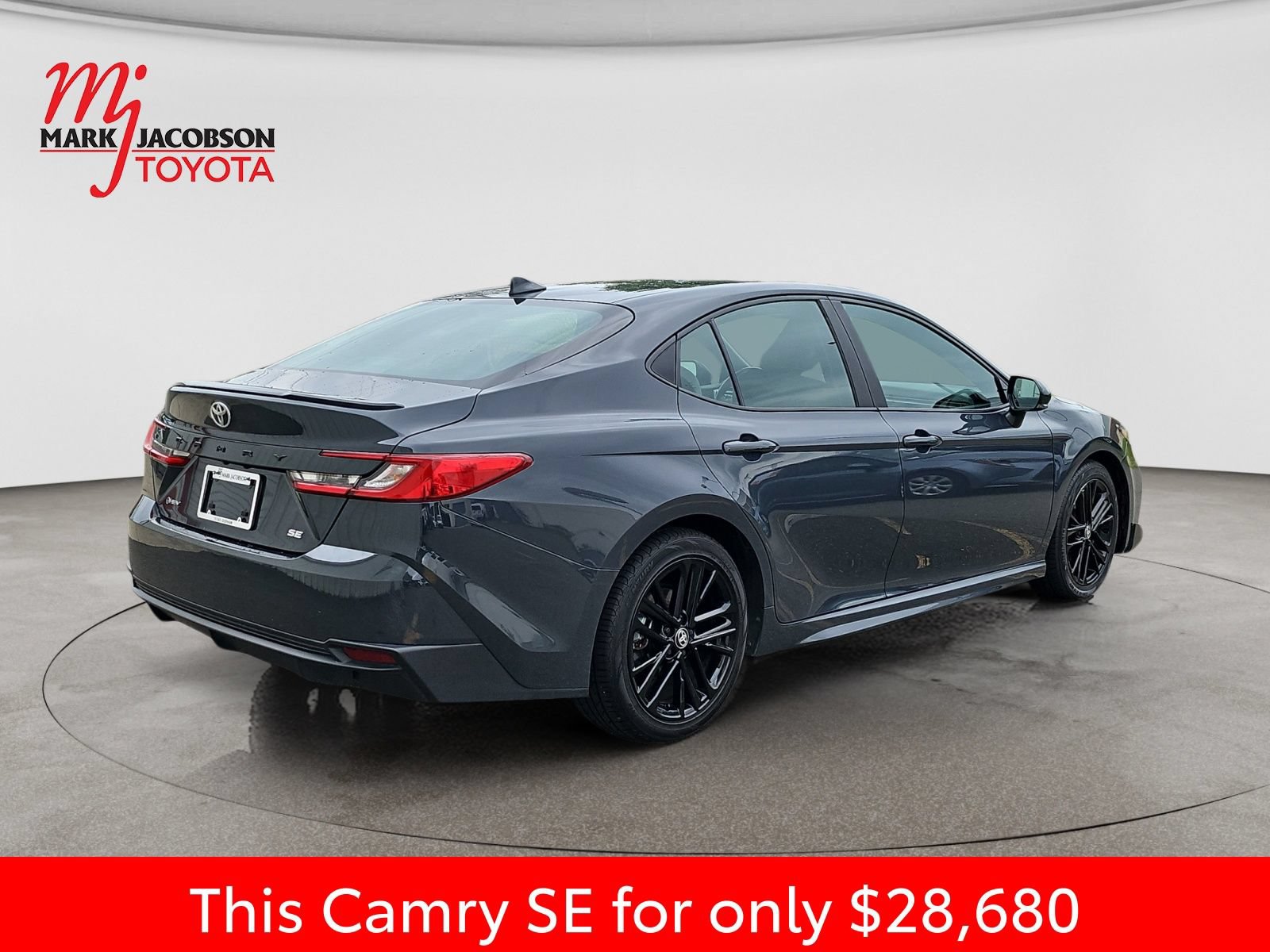 Used 2025 Toyota Camry SE FWD image 9