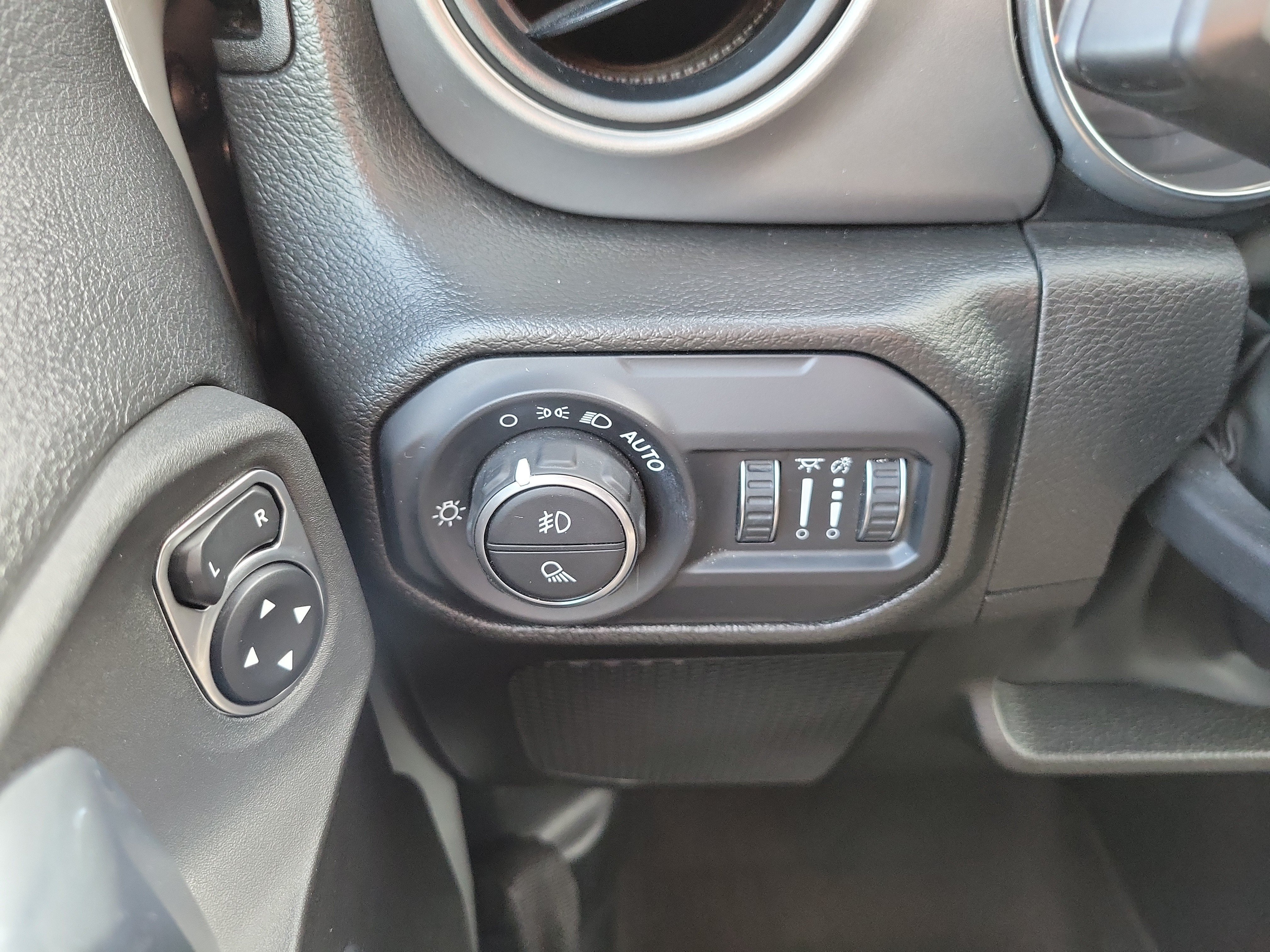 Used 2022 Jeep Gladiator Sport AWD/4WD image 23